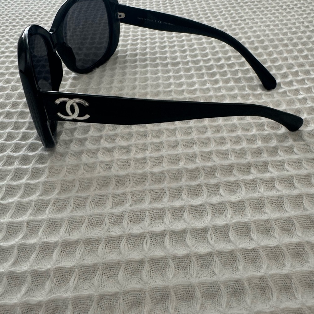 CHANEL Black Oversized Sunglasses - Picture 2 of 9
